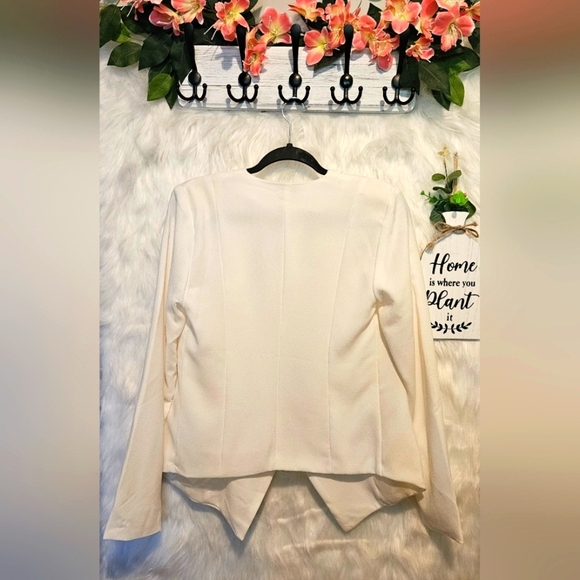 Magazine Chic Waterfall Crepe Blazer Jacket - Picture 3 of 4